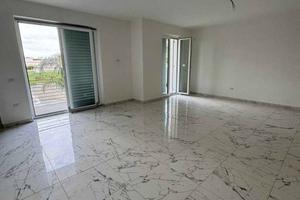 Appartamento di 100 m² con 2 locali e box auto a S