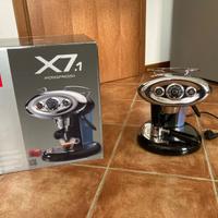 Macchina caffè Illy a capsule