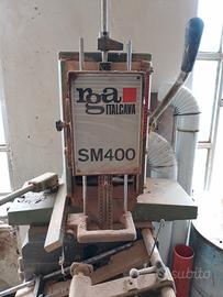 Macchina per legno. Cavatrice a catena