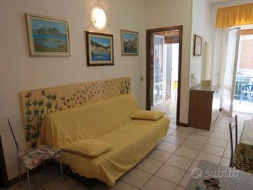 Bilocale ristrutturato 200 mt. mare con posto auto