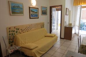 Bilocale ristrutturato 200 mt. mare con posto auto