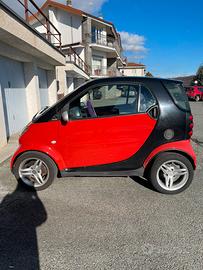 Smart fortwo coupe’ rossa 2006