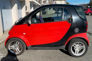Smart fortwo coupe’ rossa 2006