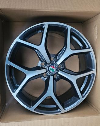 4 cerchi Nuovi 19 Originali Alfa romeo Tonale 159 