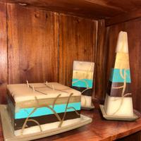 Set 3 candele bianche con dettagli colorati