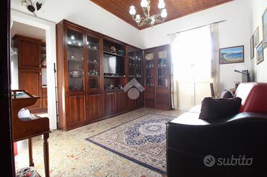 CASA SEMINDIPENDENTE A REGGIO DI CALABRIA