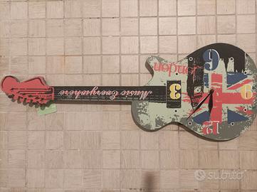 Orologio da parete a forma di chitarra