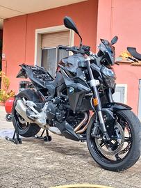 F 900 R triple black