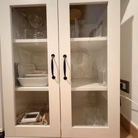 Mobile con ante a vetro Ikea SKRUVBY