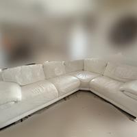 Divano angolare in vera pelle.