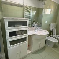 Arredo bagno lavandino-specchio-mobili