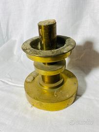 Antico candeliere in ottone