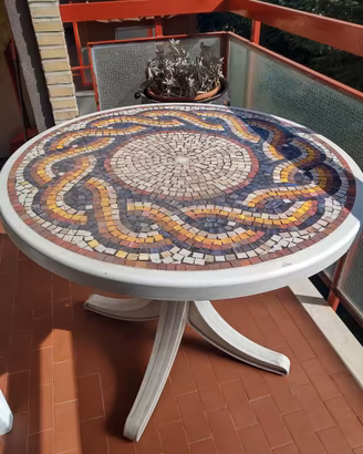 Tavolino da terrazzo o giardino 
