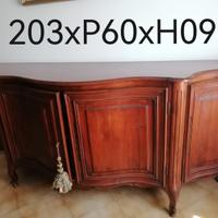 Credenza in legno in stile classico