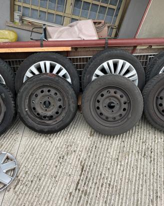 Set 4 gomme piu 4 cerchi 165/65 r13 trattabili