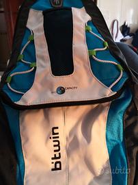 zaino da ciclista-alpinista con contenitore liquid