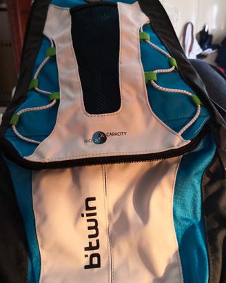 zaino da ciclista-alpinista con contenitore liquid