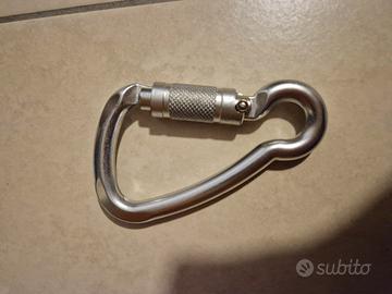 Moschettoni di sicurezza con ghiera 