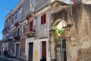 Casa semindipendente con garage a Giarre centro