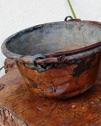 antica caliera o paiolo molto bella