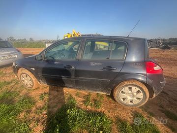 Renault Megane anno 2007 con 150.000 km
