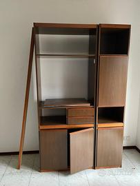 Armadio sala con ante e ripiani