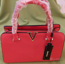 Borsa rossa nuova con cartellino