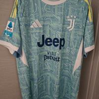 Maglia Juventus away 2025/26 con patch Serie A 