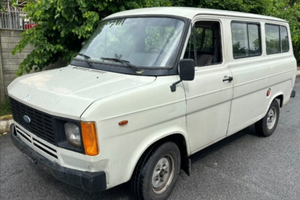 Ford Transit 9 posti 1982 2.4D Autovettura