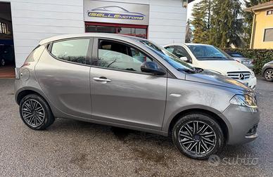 Lancia Ypsilon 1.0 FireFly 5 porte S&S Hybrid Silv