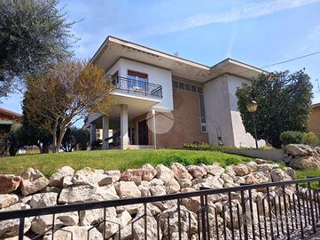 PORZIONE DI BIFAMILIARE A LAZISE