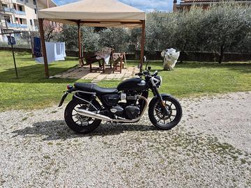 Triumph Street Twinn Matte Black