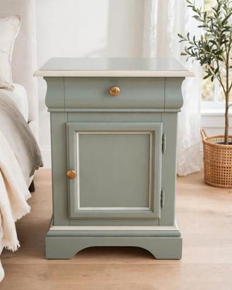 Comodino in legno per interno