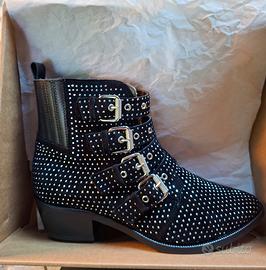 Stivaletto con borchie