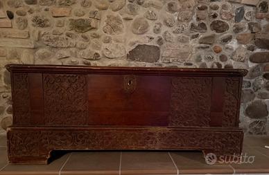 Cassapanca in  noce XX secolo