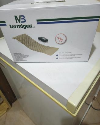 Letto con motore elettrico, materassi, sollevatore