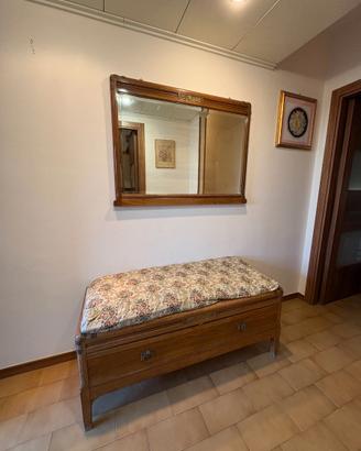 Cassapanca in legno con cassetti