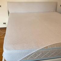 Letto matrimoniale (struttura + materasso)