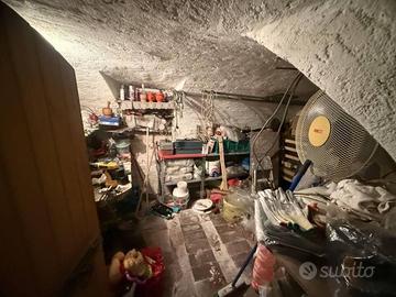 Immobile in asta di 225 m² con più di 5 locali a V