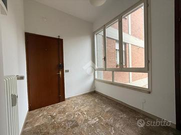 5 LOCALI A REGGIO NELL'EMILIA