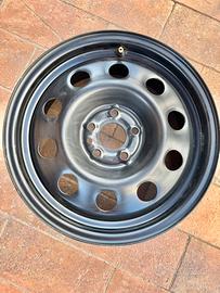 N. 2 Cerchi auto R15 con 5 fori