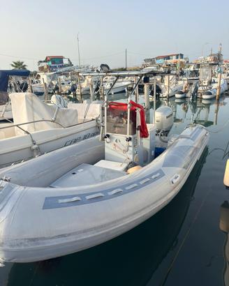 Gommone 5.50 con carrello
