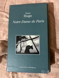 Notre Dame De Paris Victor Hugo edizione scaffale
