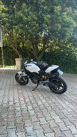 Ducati monster 696