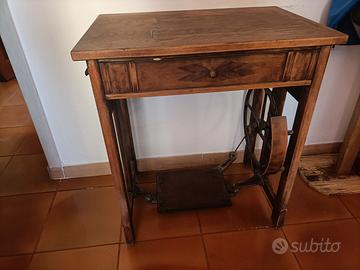 Macchina da cucire tedesca antica