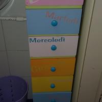Cassettiera in legno colorata