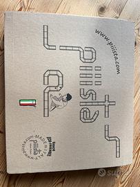 Pista di cartone bambino