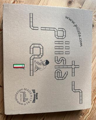 Pista di cartone bambino