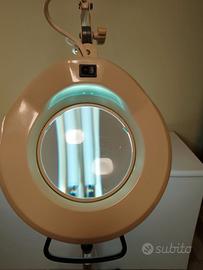 Lampada con lente di ingrandimento 