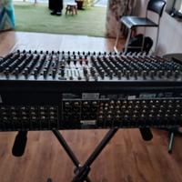 mixer Behringer XL2400
